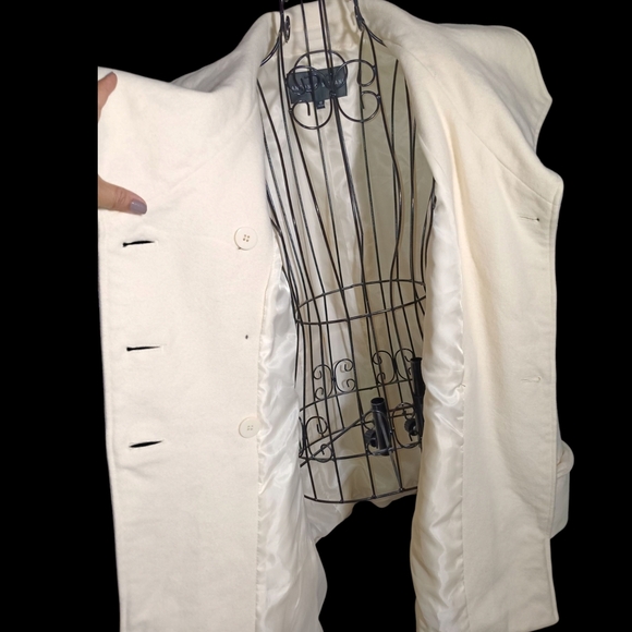 ANTONIO MELANI Cream Peacoat with Wide Lapels - Picture 7 of 10